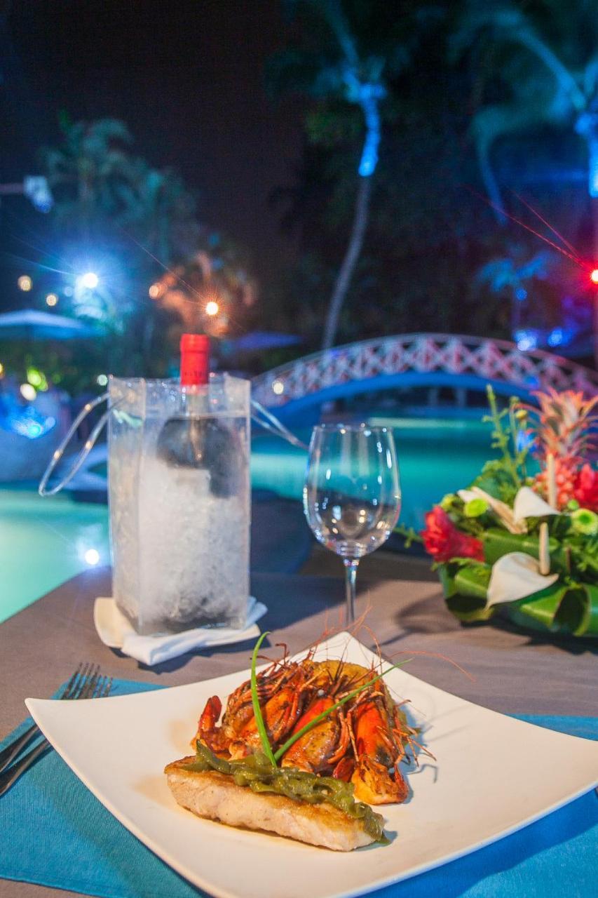 Le Wafou Hotel Abidjan Bagian luar foto