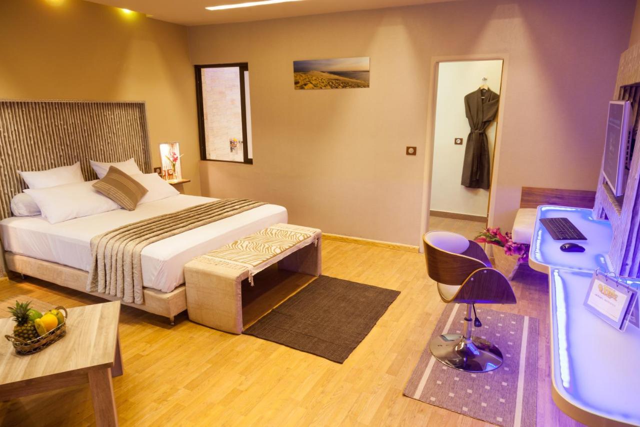 Le Wafou Hotel Abidjan Bagian luar foto