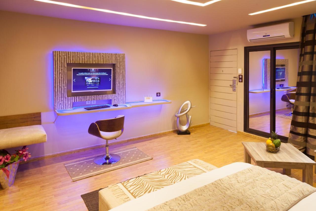 Le Wafou Hotel Abidjan Bagian luar foto