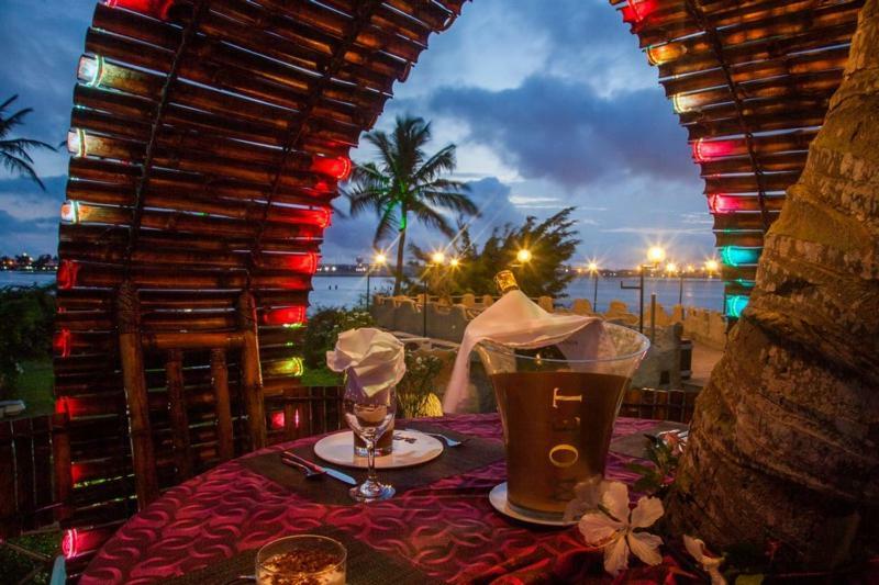 Le Wafou Hotel Abidjan Bagian luar foto