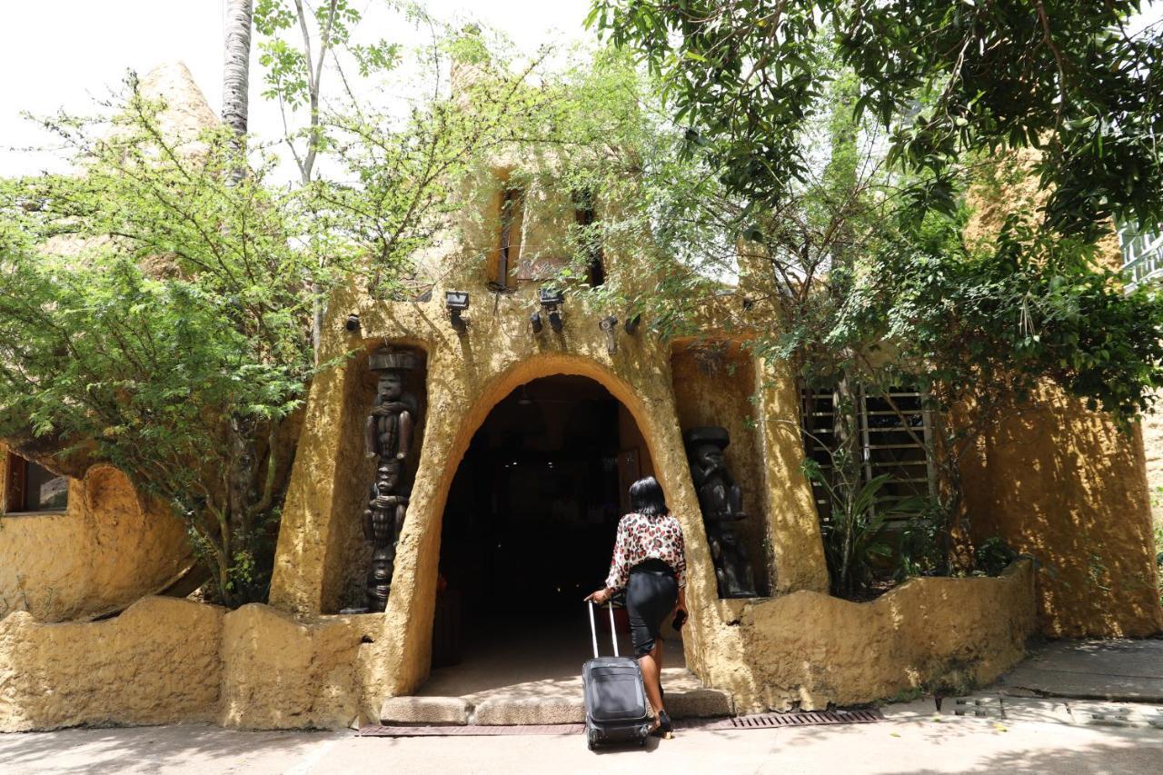 Le Wafou Hotel Abidjan Bagian luar foto